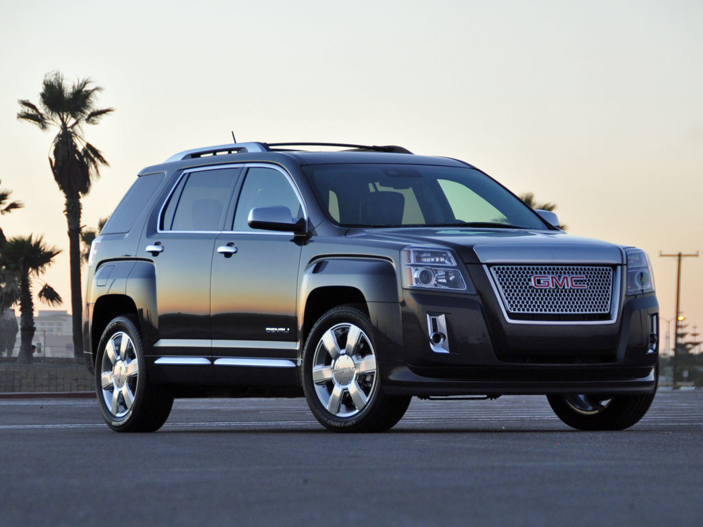 Comparison GMC Terrain Denali 2016 vs GMC Acadia Denali 2016